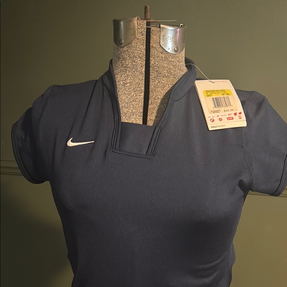 NIKE women’s drifit workout top. Higher neckline. Navy blue NWT